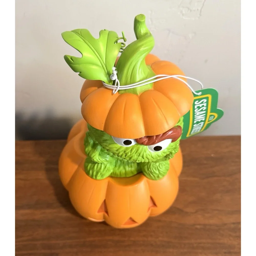 Sesame Street Oscar the Grouch Pumpkin Halloween Figurine